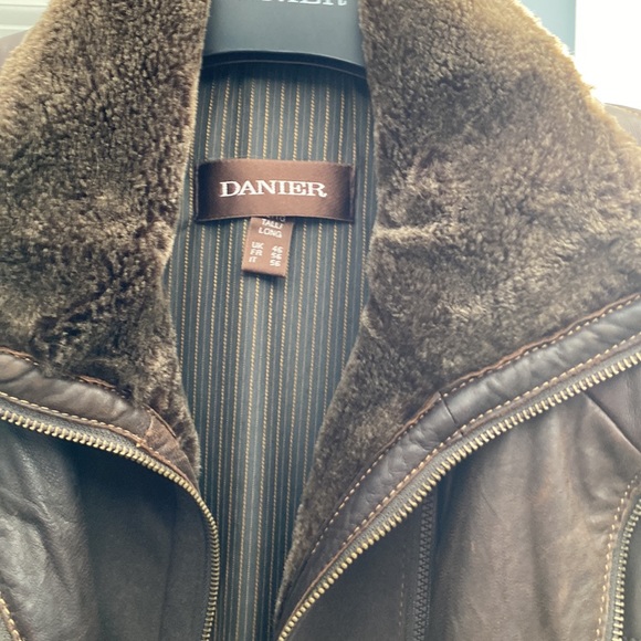 Danier men’s leather jacket - Picture 2 of 3